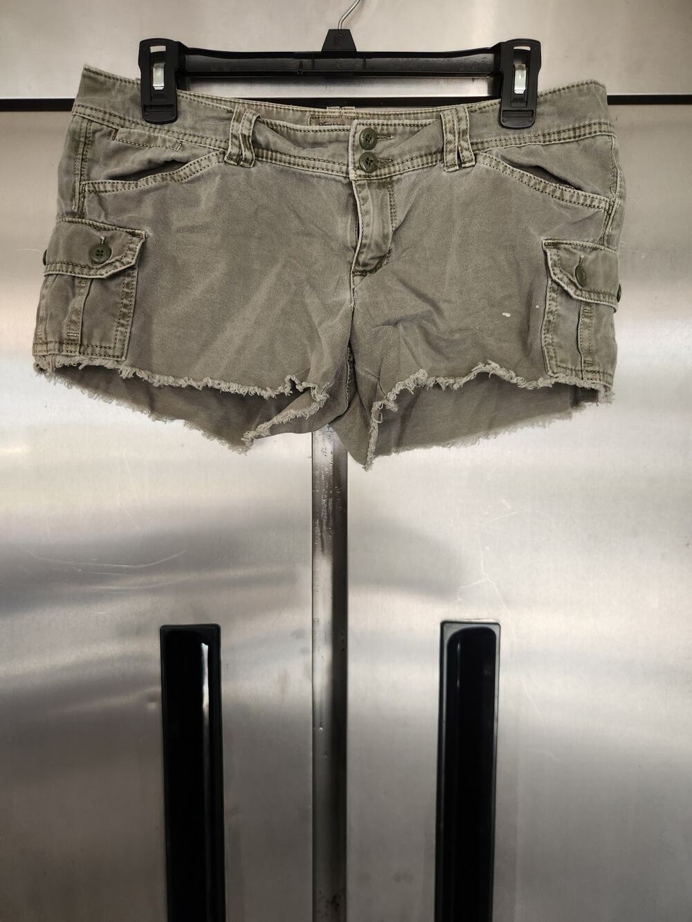 American Eagle Outfitters Womens Cargo Shorts Khaki Cutoff Frayed Hem Y2K Casual